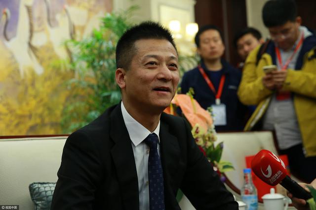 叶辰淡然道：行了，你就不用在这里拍我的马屁了，把这些货都给我包起来，叫两个人帮我放到车里去。